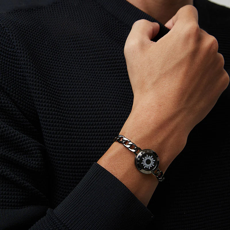 Smart-Armbänder für Sonnen- und Mondliebhaber, Set für 2 mit Figaro-Kette – vibrierende Berührung und Beleuchtung, wasserfest, Totwoo – Schwarz und Gold, iOS und Android – 3–7 Tage Akkulaufzeit