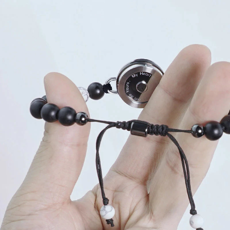 Sonne- und Mond-Touch-Armbänder-Set für 2 mit Achat- und Howlith-Perlen – Vibration und Licht, 3–7 Tage Batterielaufzeit, wasserfest – Totwoo
