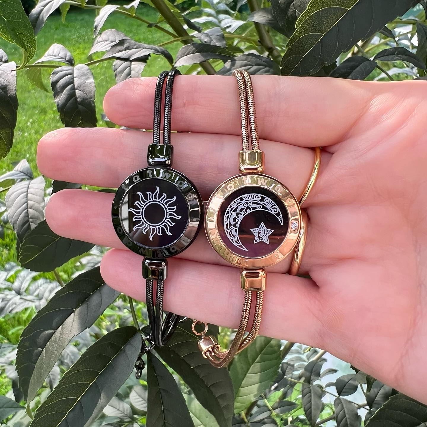 Sonne- und Mond-Touch-Armbänder für Verliebte mit Vibration und Licht – 2er-Set