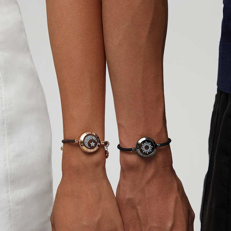Sonne- und Mond-Touch-Armbänder für Verliebte, 2er-Pack | LED-Vibrationsbenachrichtigung | Geschenk für Fernbeziehungen | Wasserdicht | Totwoo | 1 Jahr Garantie