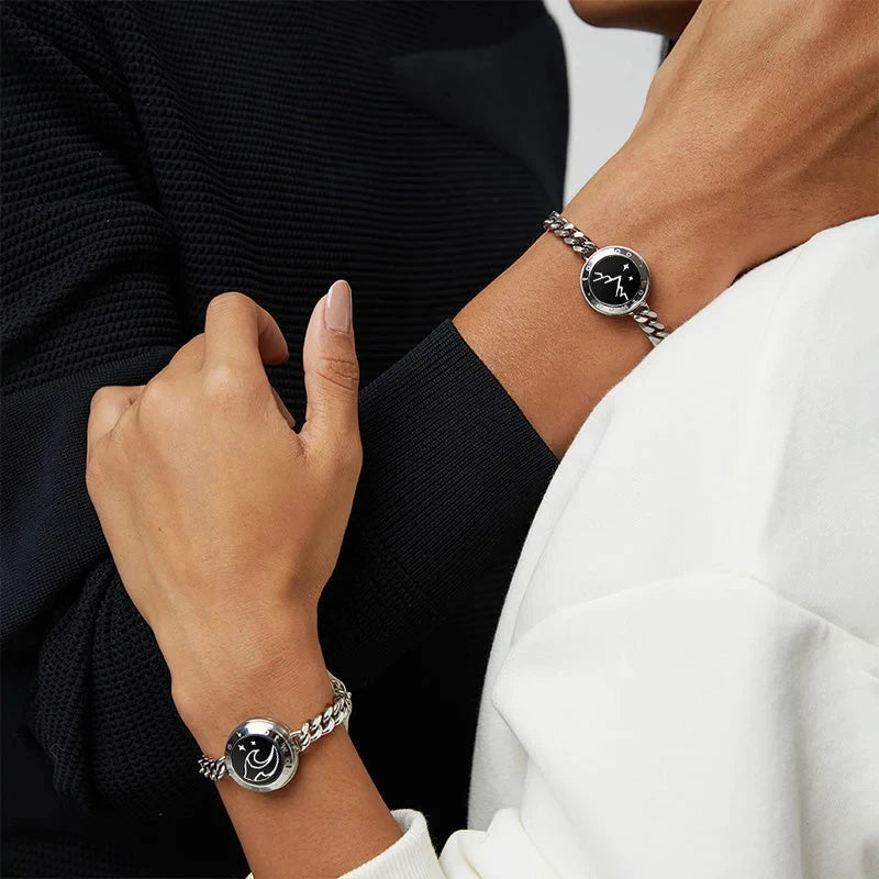 Mountain & Sea-Liebesarmbänder für Paare mit Vibration und Lichtsynchronisationsberührung – Männer 15–23,5 cm, Frauen 15–21,5 cm, Totwoo, Geschenkpackung